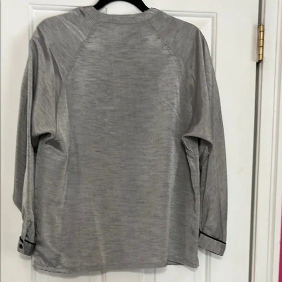 Oscar de la Renta Silver/Gray Blouse, EUC, Size 10, Classic - Picture 4 of 5